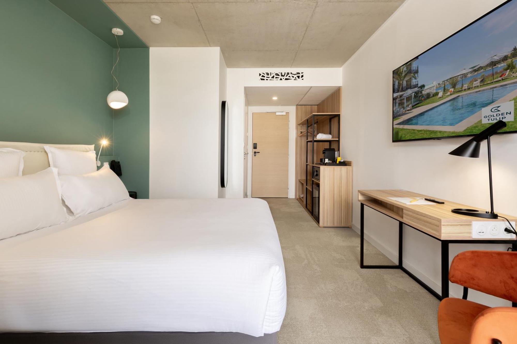 Golden Tulip Hotel & Rooftop Martigues Provence Rom bilde
